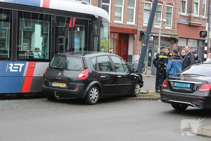 Veel schade bij ongeval tussen tram en auto