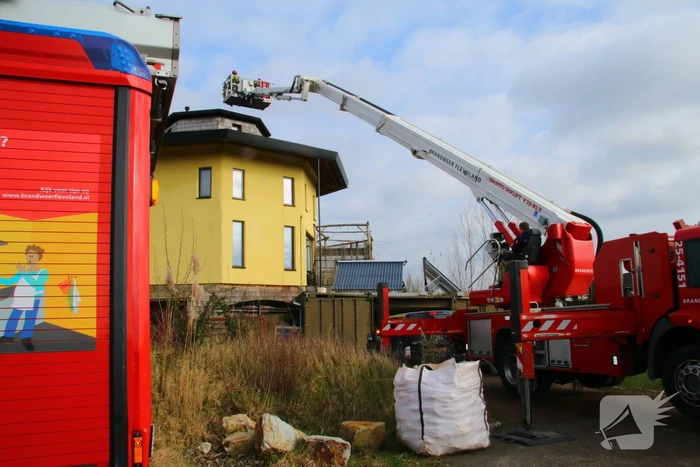 Beginnende dakbrand snel onder controle