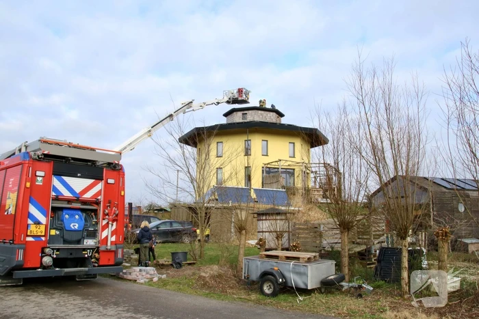 Beginnende dakbrand snel onder controle