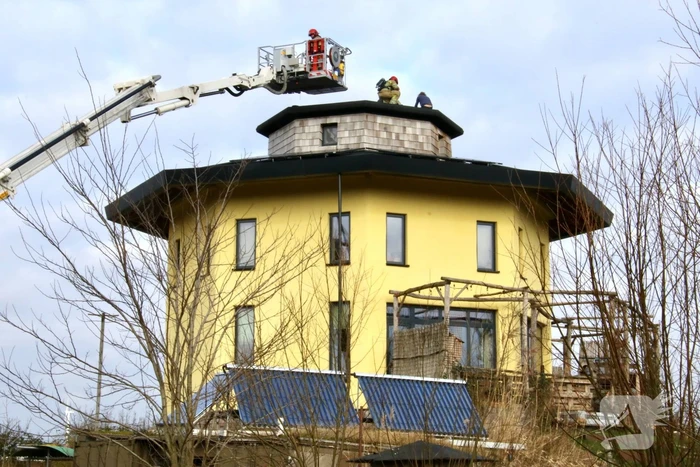 Beginnende dakbrand snel onder controle