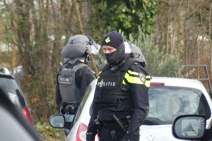 Arrestatieteam valt woonwagenkamp binnen na schietpartij