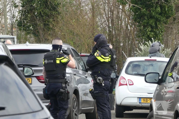 Arrestatieteam valt woonwagenkamp binnen na schietpartij