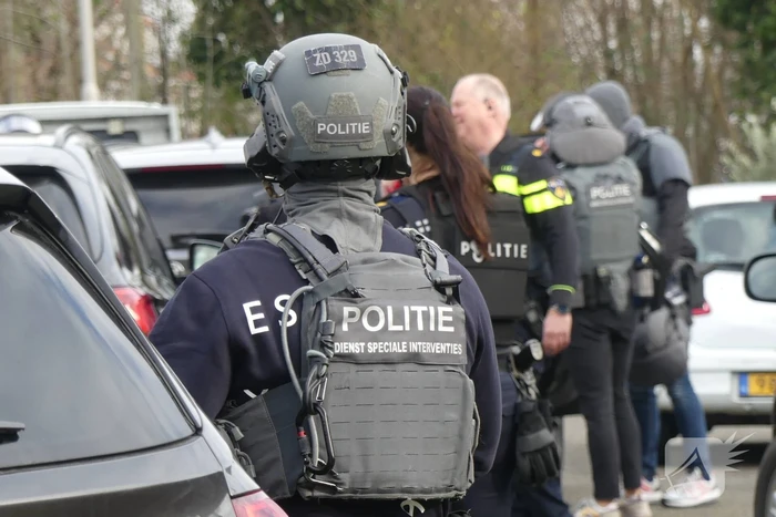Arrestatieteam valt woonwagenkamp binnen na schietpartij