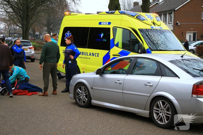 Meisje op fiets aangereden door auto