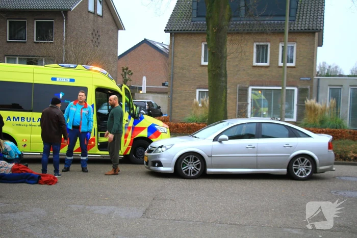 Meisje op fiets aangereden door auto