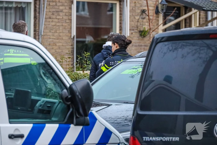 Forensische opsporing doet onderzoek in woning