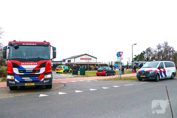 Autobrand bij demontagebedrijf de Graaf