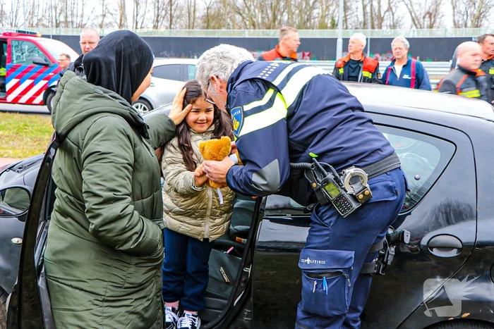 Autobrand bij demontagebedrijf de Graaf