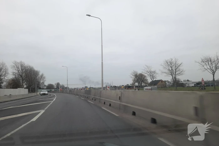 Autobrand bij demontagebedrijf de Graaf