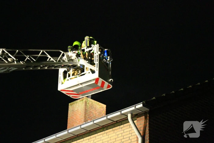 Schoorsteenbrand snel onder controle