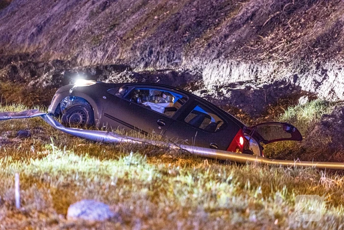 Gevaarlijke verdachte crasht met auto