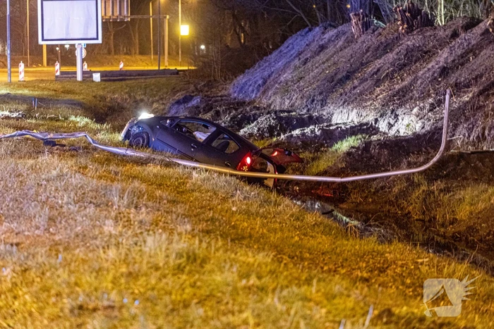 Gevaarlijke verdachte crasht met auto