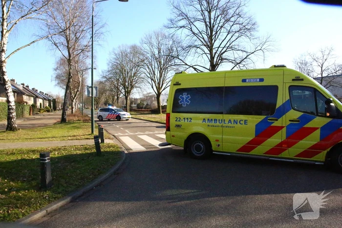 Fietser belandt op voorruit van auto