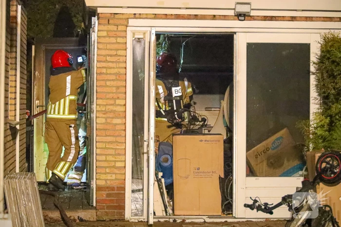 Brand door elektrische fiets in schuur