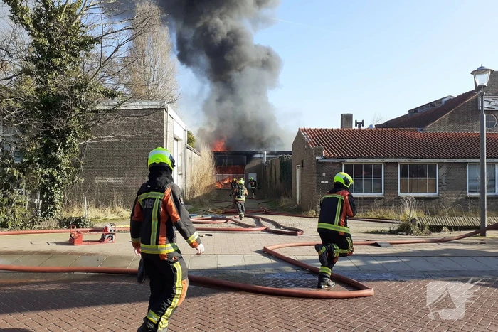 Zeer grote brand leegstaand fabrieksgebouw