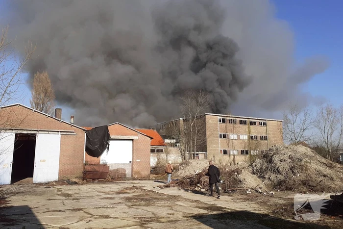 Zeer grote brand leegstaand fabrieksgebouw