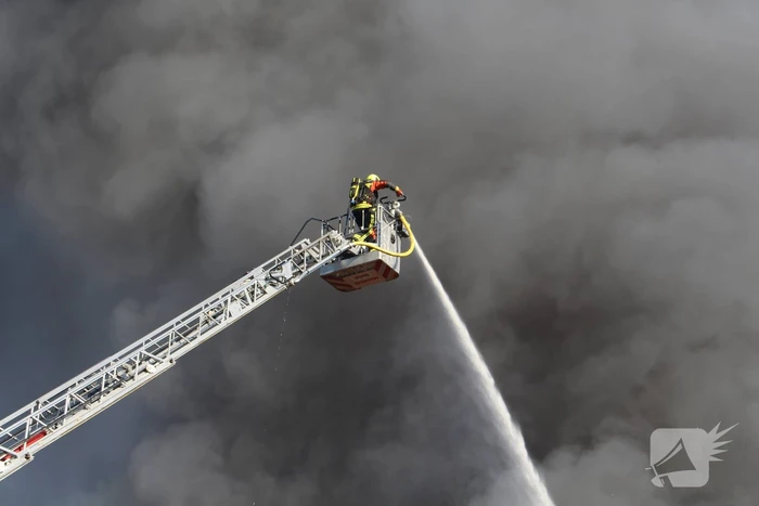Zeer grote brand leegstaand fabrieksgebouw