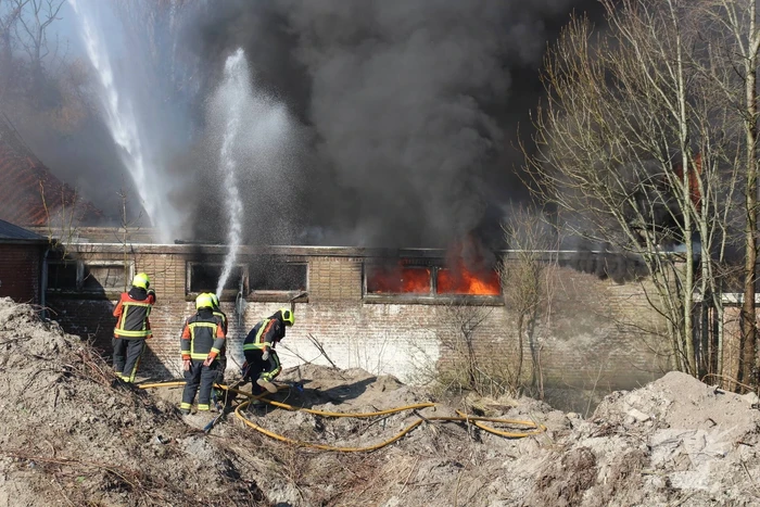 Zeer grote brand leegstaand fabrieksgebouw