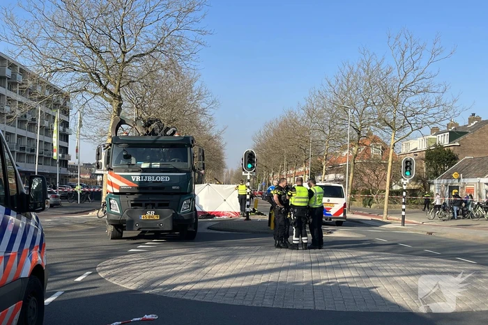 Vrouw ernstig gewond bij aanrijding met vrachtwagen