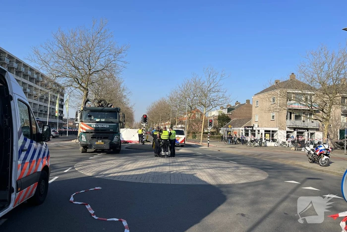 Vrouw ernstig gewond bij aanrijding met vrachtwagen