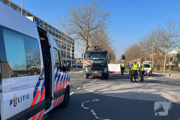 Vrouw ernstig gewond bij aanrijding met vrachtwagen