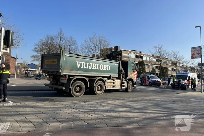 Vrouw ernstig gewond bij aanrijding met vrachtwagen