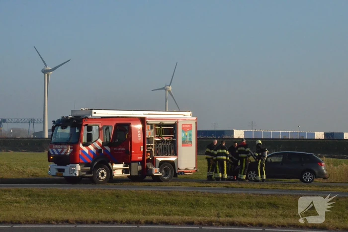 Brandweer controleert personenwagen vanwege mogelijke brand