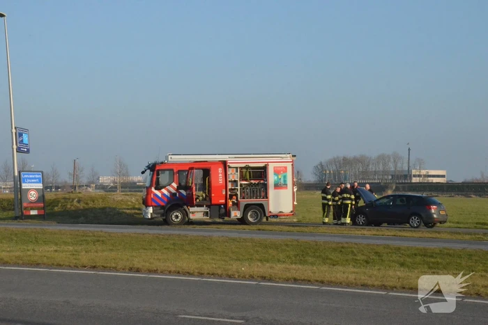 Brandweer controleert personenwagen vanwege mogelijke brand