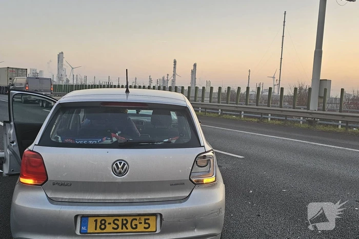 Aanrijding tussen auto en vrachtwagen