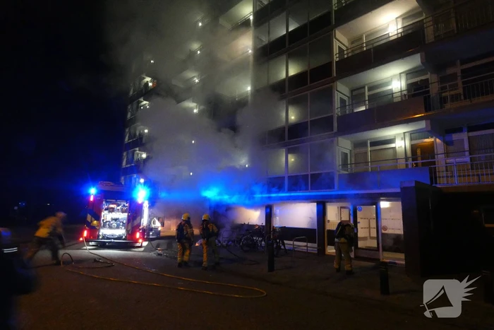 Rook in flat wegens afvalbrand