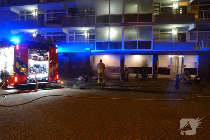 Rook in flat wegens afvalbrand