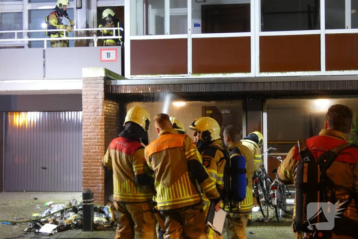 Rook in flat wegens afvalbrand
