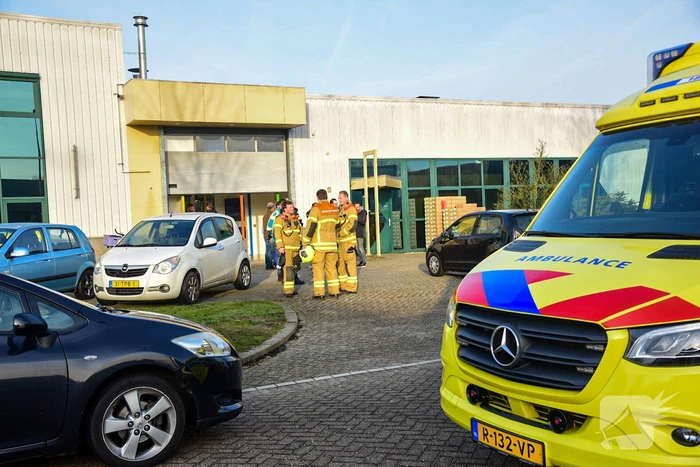 Persoon gewond bij bedienen van een machine