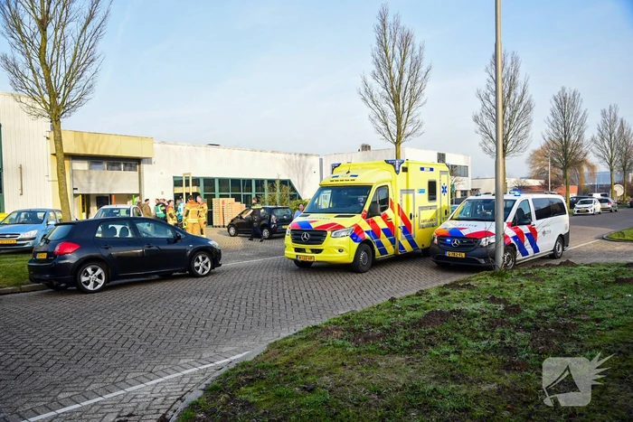 Persoon gewond bij bedienen van een machine