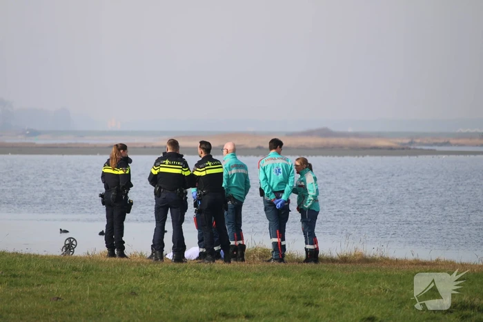 Persoon overleden na val in het water