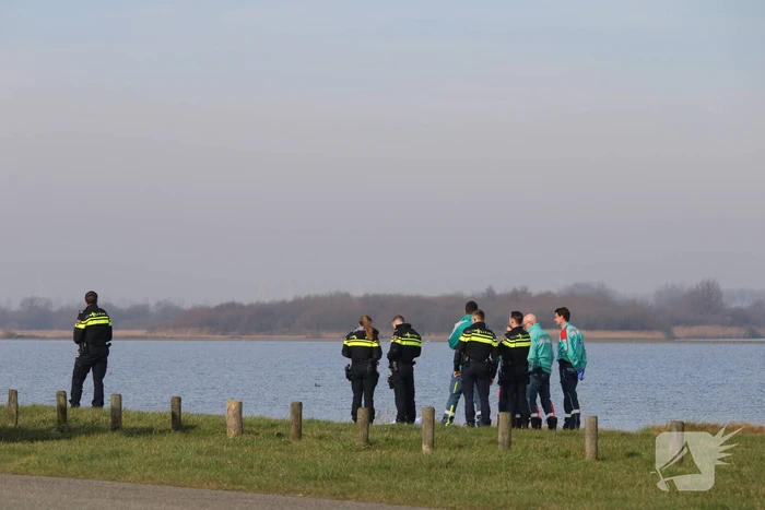 Persoon overleden na val in het water