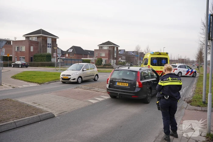 Fietser en automobilist botsen met elkaar