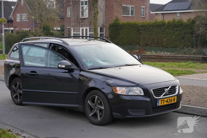 Fietser en automobilist botsen met elkaar