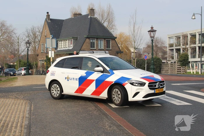 Scooter belandt in het water na uitwijkmanoeuvre