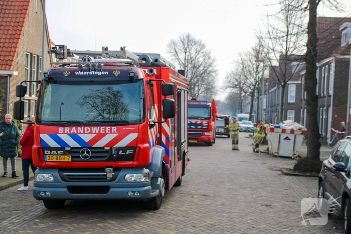 Brandweer doet onderzoek naar gaslucht in woning