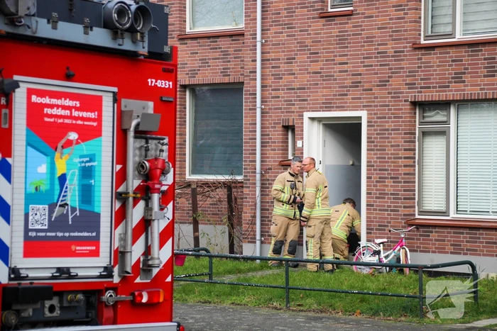 Brandweer doet onderzoek naar gaslucht in woning