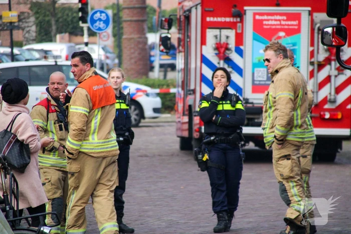 Brandweer doet onderzoek naar gaslucht in woning