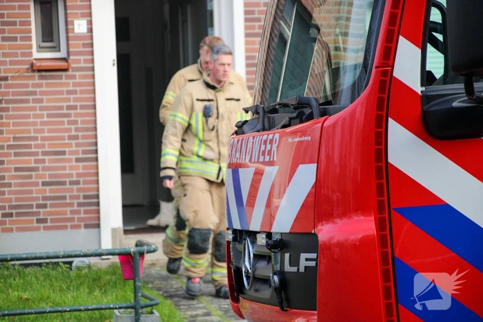 Brandweer doet onderzoek naar gaslucht in woning