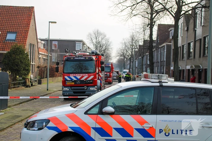 Brandweer doet onderzoek naar gaslucht in woning