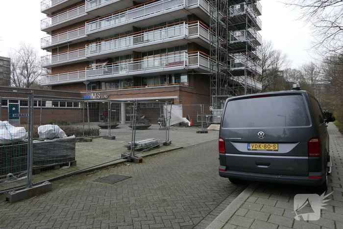 Overleden persoon aangetroffen in flatwoning