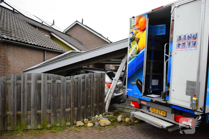 Albert Heijn bezorgdienst laat carport instorten