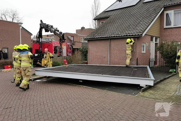 Albert Heijn bezorgdienst laat carport instorten