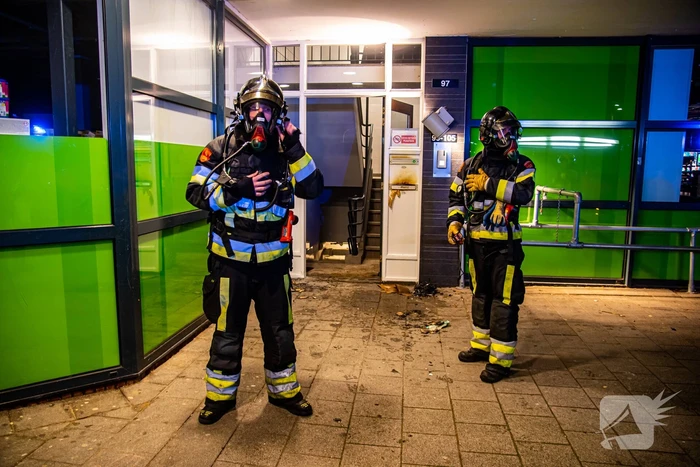 Portiek vol rookontwikkeling na brandstichting