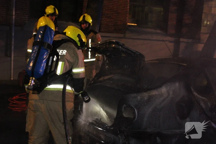Auto verwoest door brand