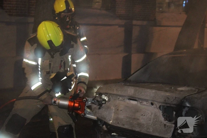 Auto verwoest door brand